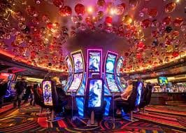 Interface live casino responsif di perangkat mobile memperlihatkan meja roulette di slotmania89
